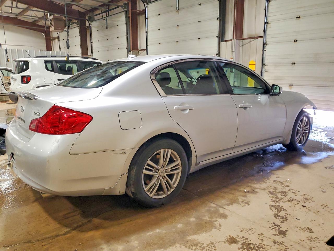 2011 Infiniti G25 Sedan X - Фото 3