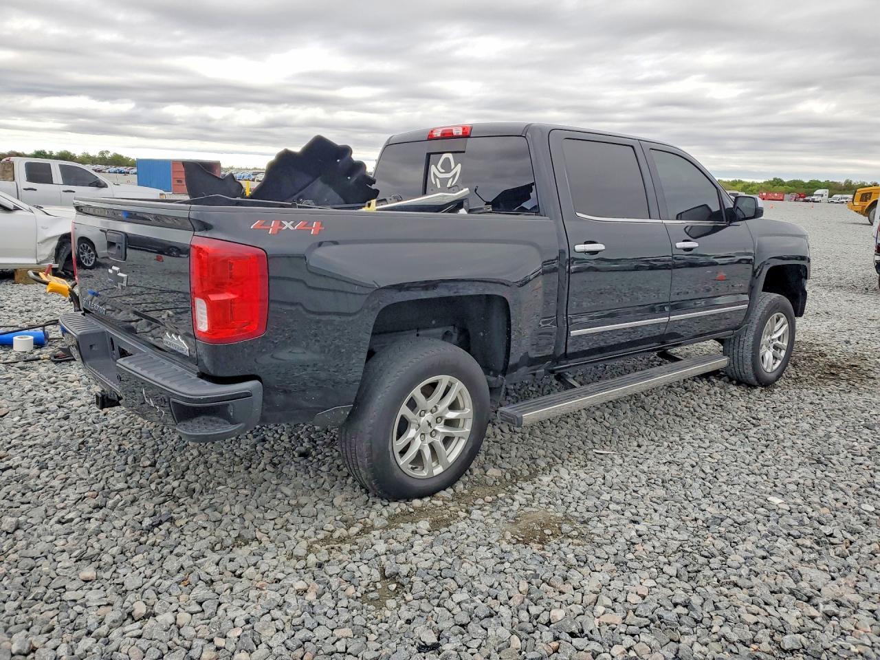 2018 Chevrolet Silverado K1500 High Country - Image 3