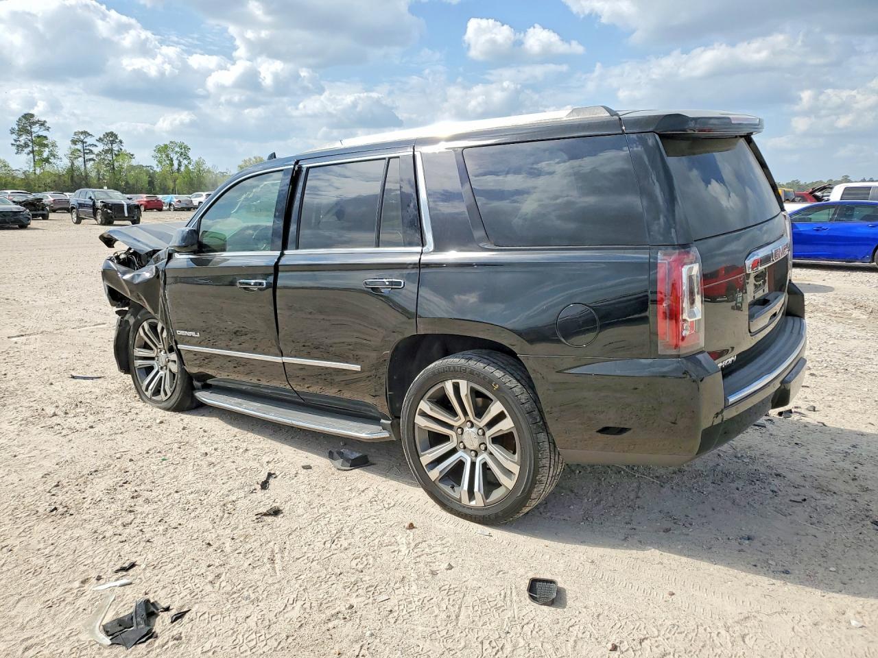 2017 GMC Yukon Denali - Фото 2