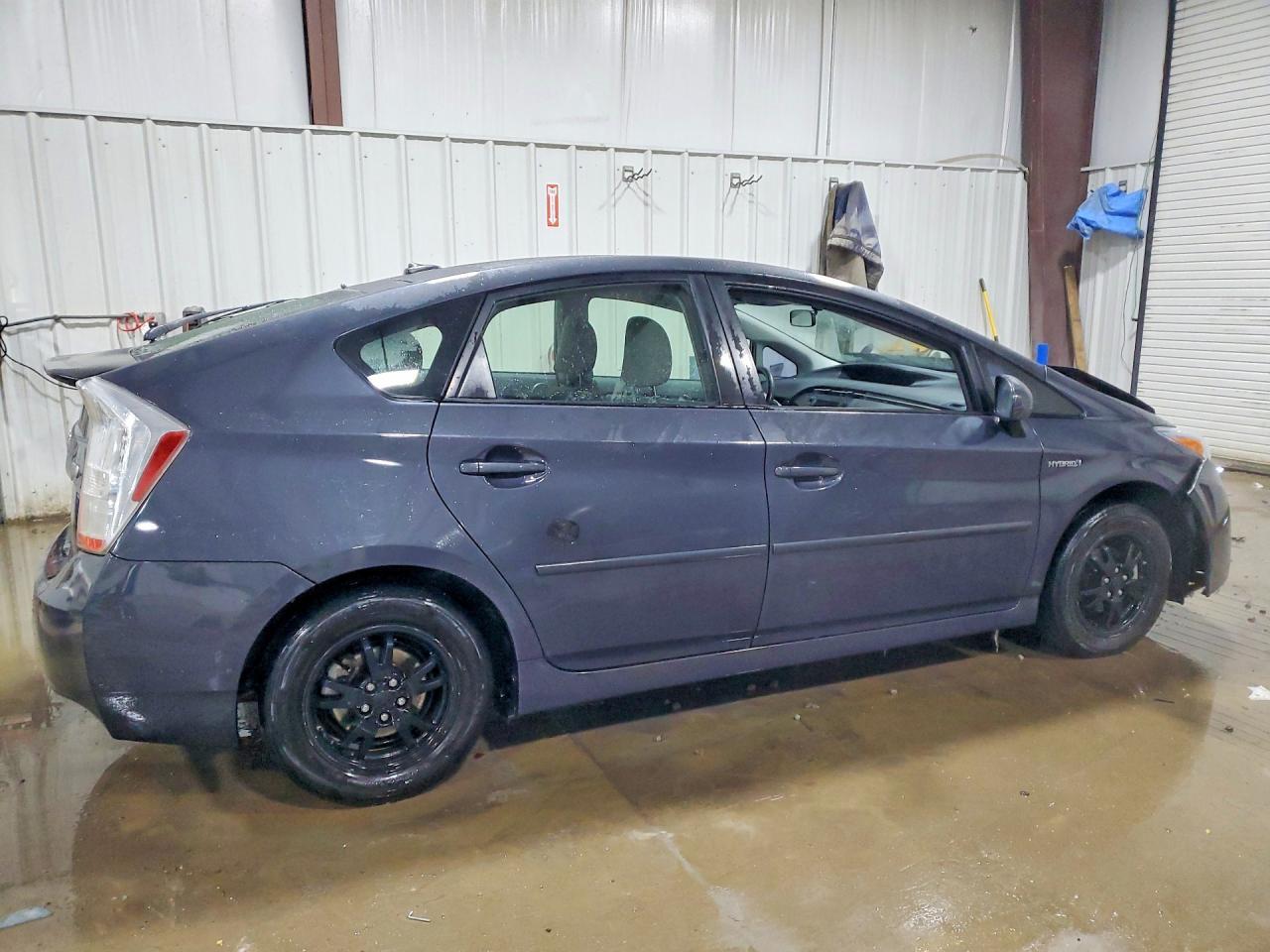 2011 Toyota Prius Three - Image 3