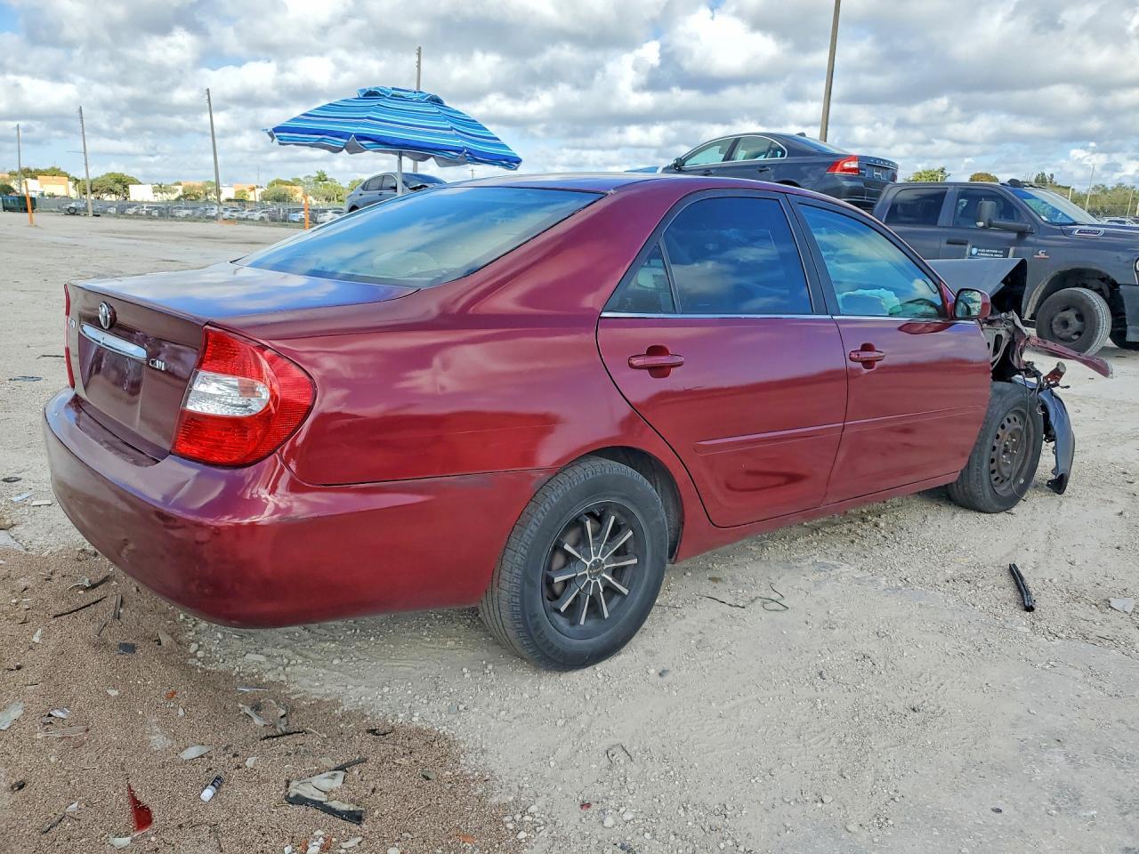 2002 Toyota Camry Le - Фото 3