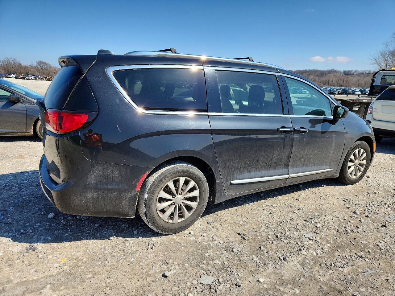 2018 Chrysler Pacifica Touring L Plus - Фото 3