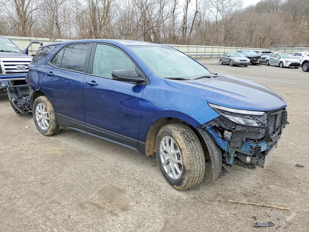 2022 Chevrolet Equinox Ls - Image 4
