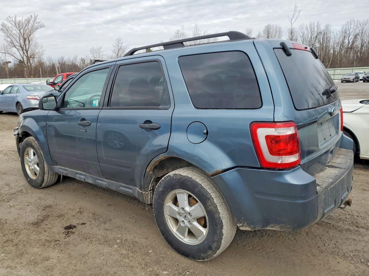 2011 Ford Escape Xlt - Image 2