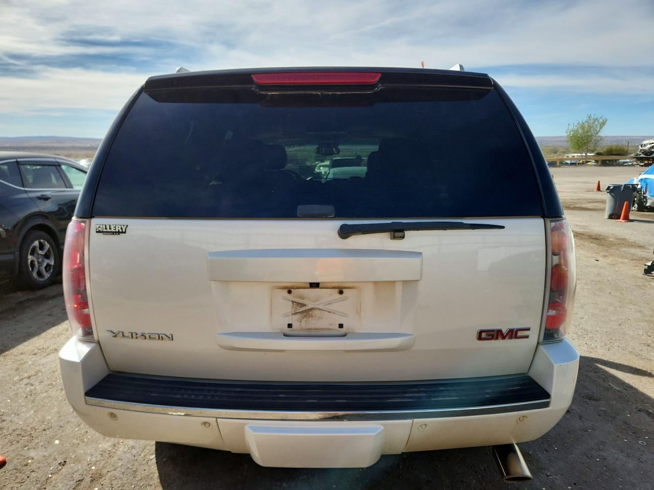 2013 GMC Yukon Denali - Image 6