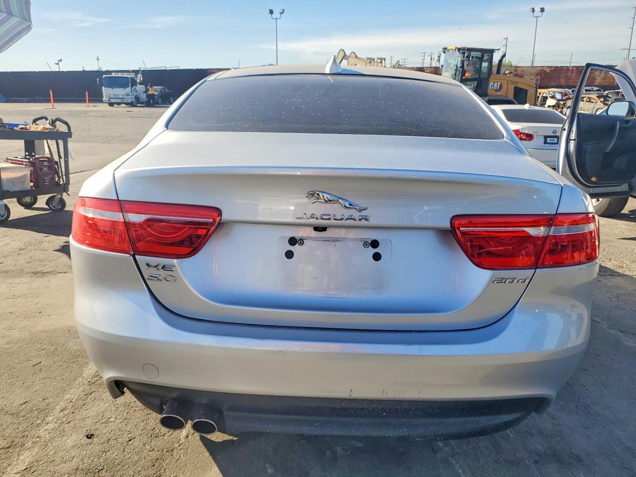 2018 Jaguar Xe Premium - Фото 6