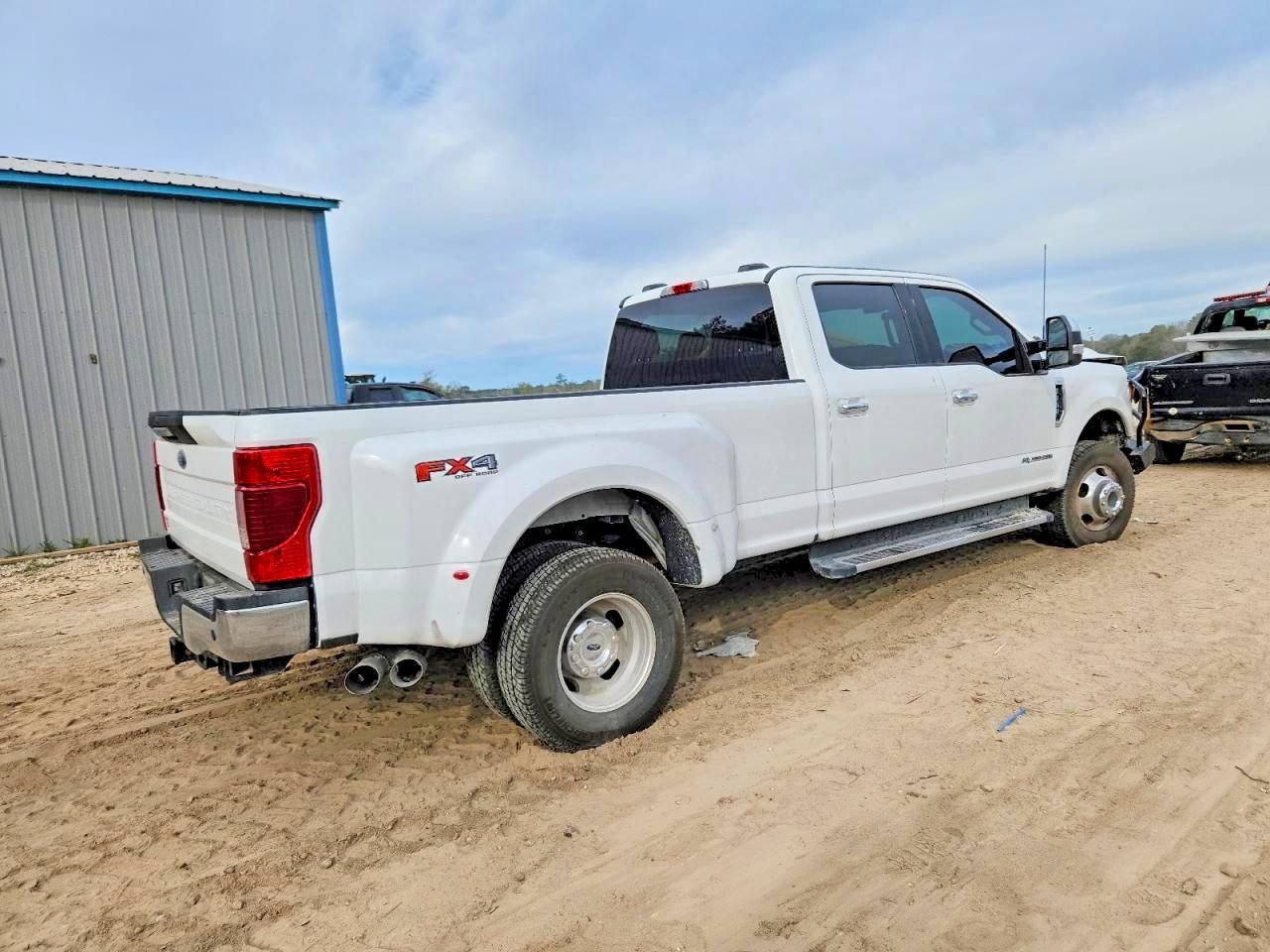 2022 Ford F350 Super Duty - Фото 3