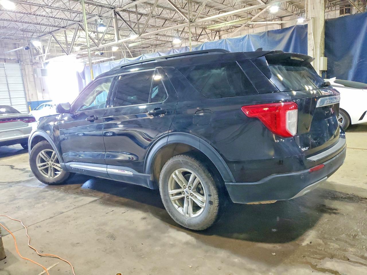 2022 Ford Explorer Xlt - Фото 2