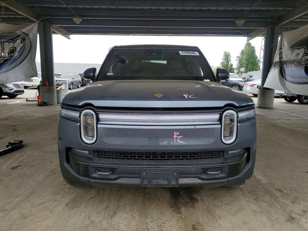 2026 Rivian R1S Premium - Фото 5