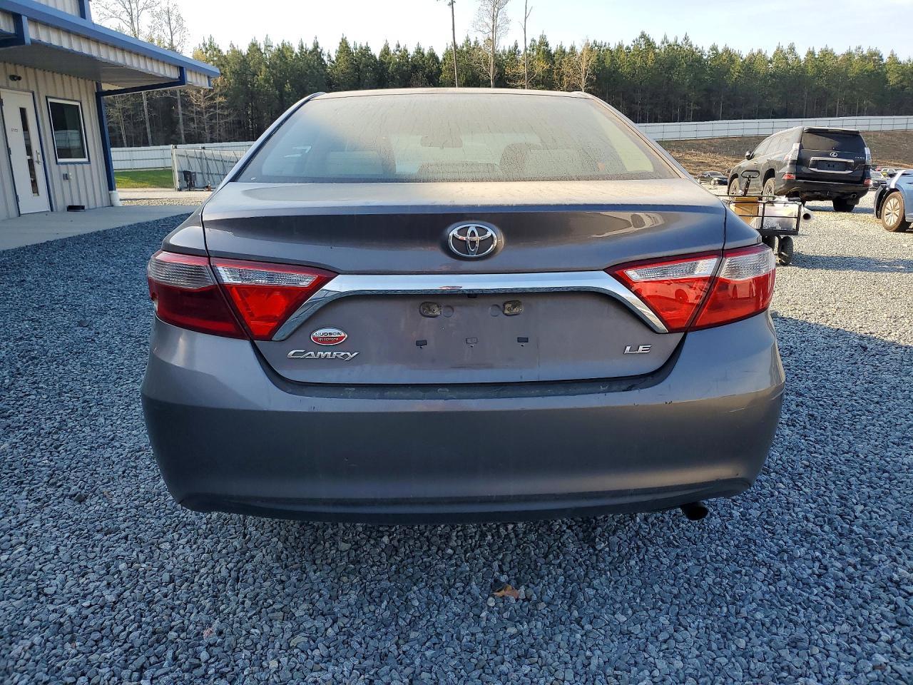 2017 Toyota Camry Le - Фото 6