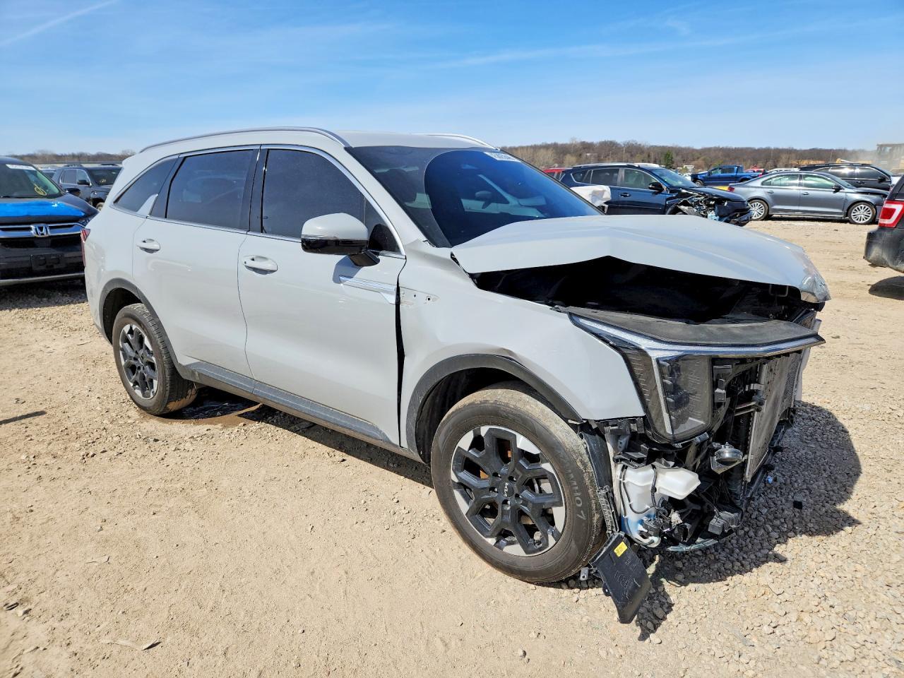 2025 Kia Sorento S - Фото 4