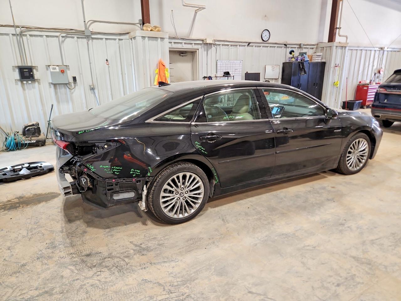 2019 Toyota Avalon Hybrid Limited - Фото 3