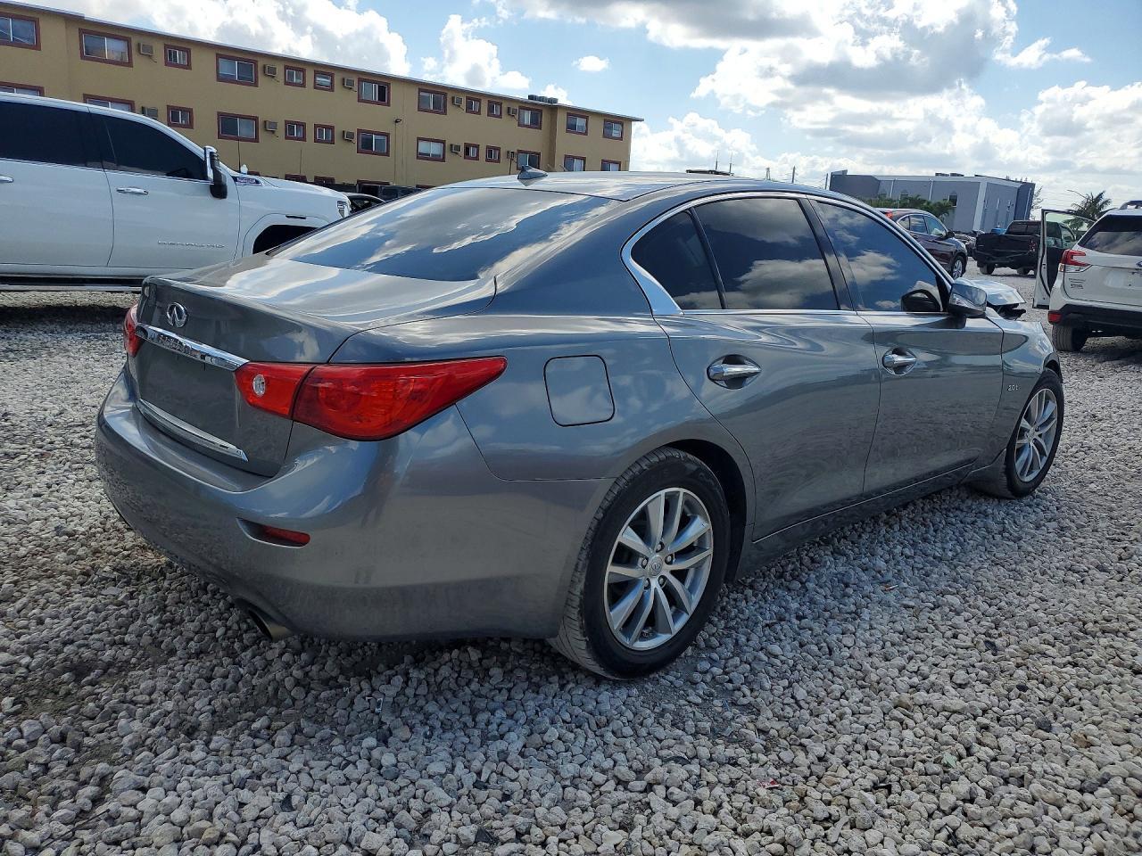 2017 Infiniti Q50 2.0T Premium - Фото 3