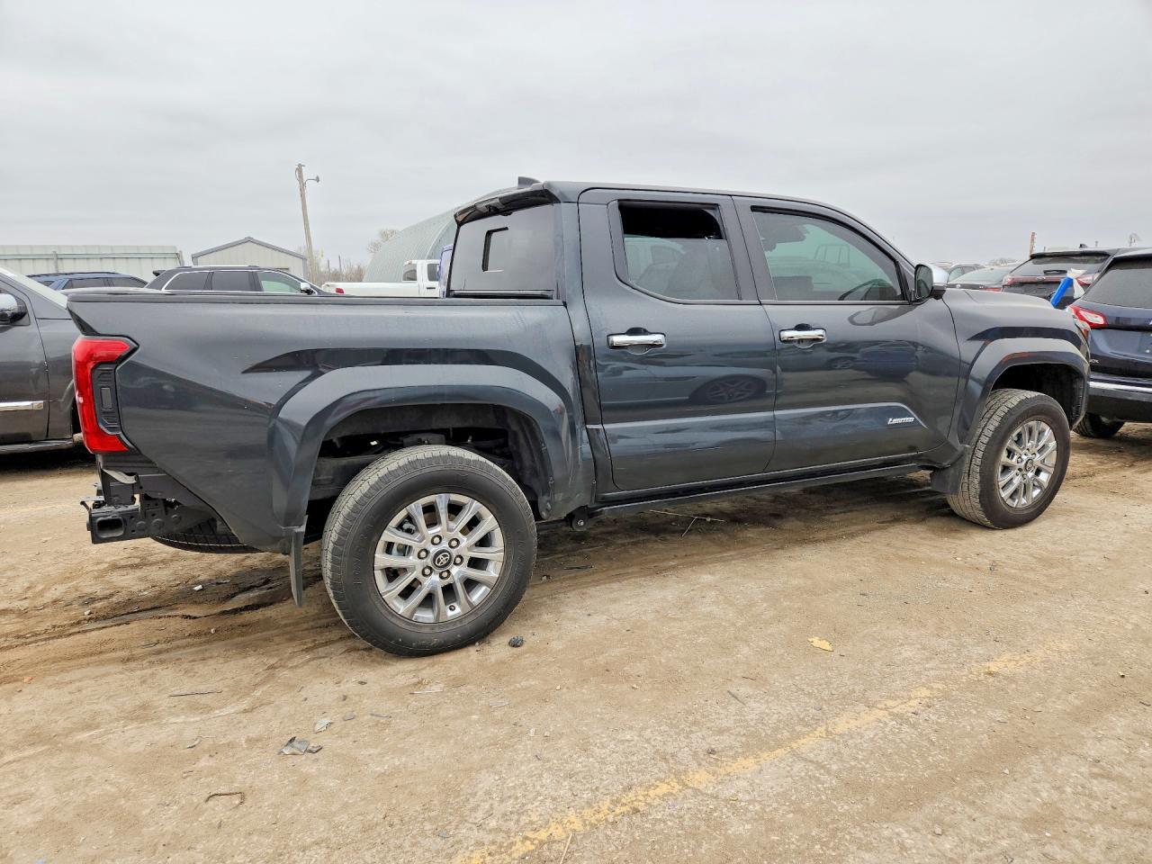 2025 Toyota Tacoma Limited - Фото 3