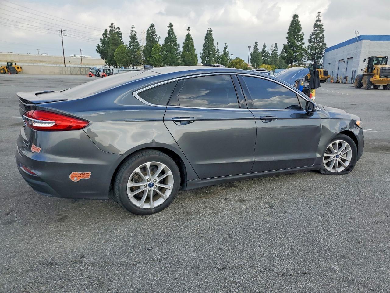 2020 Ford Fusion Titanium - Фото 3