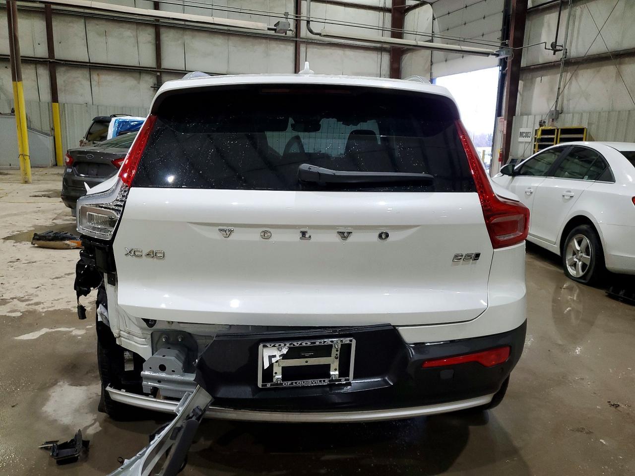 2025 Volvo Xc40 Plus - Фото 6