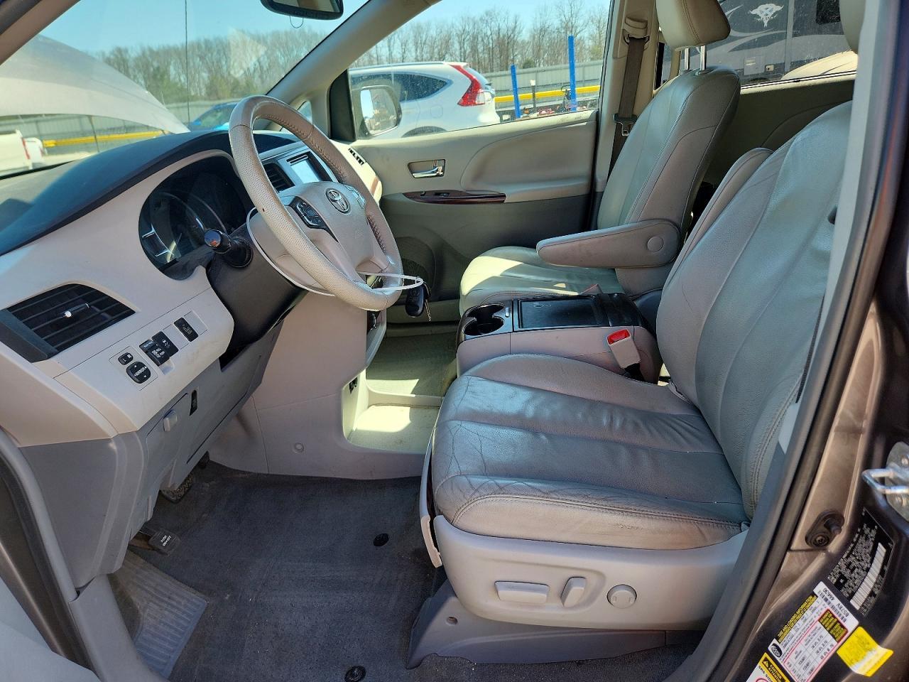 2014 Toyota Sienna Xle 8-Passenger - Фото 7