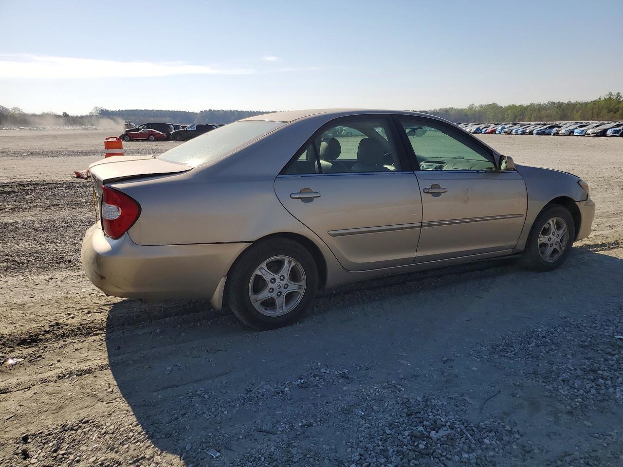 2002 Toyota Camry Le - Фото 3