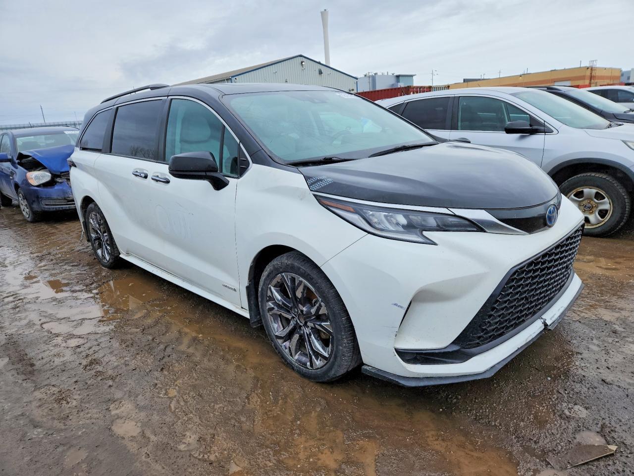 2021 Toyota Sienna Le - Фото 4