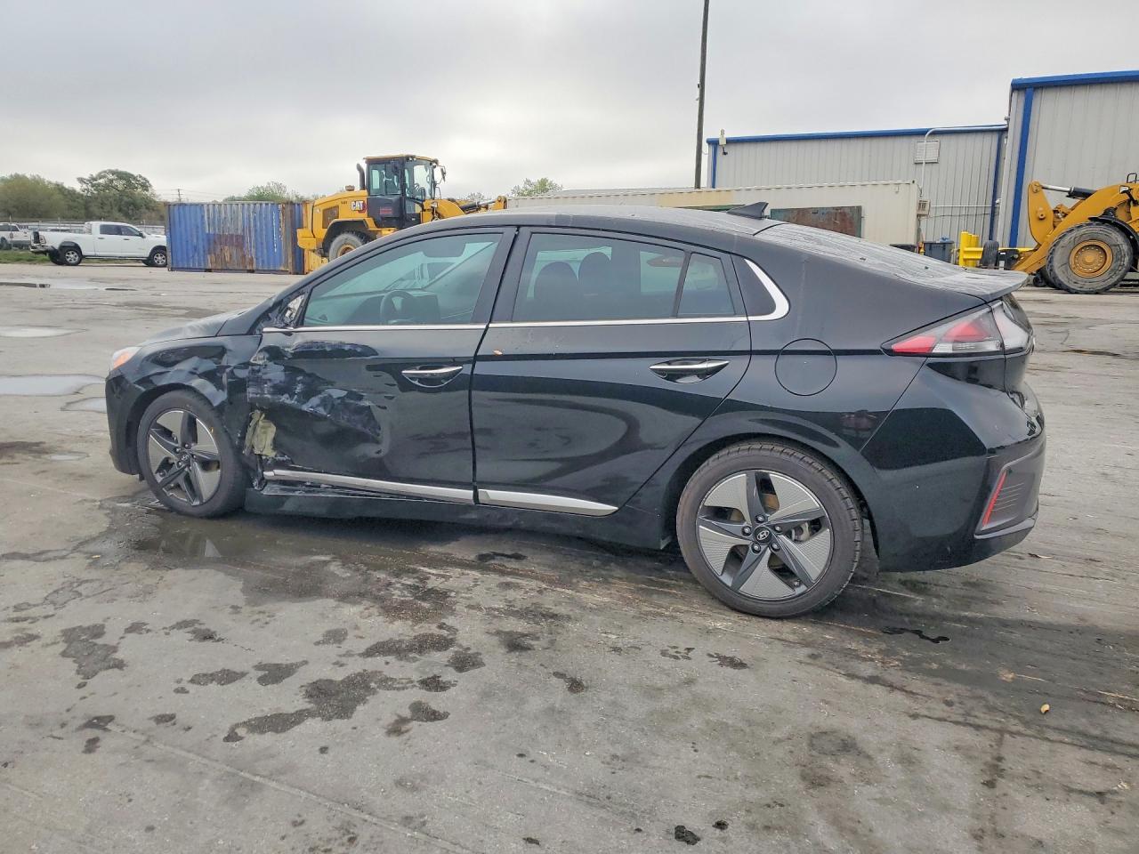 2022 Hyundai Ioniq Hybrid Limited - Image 2