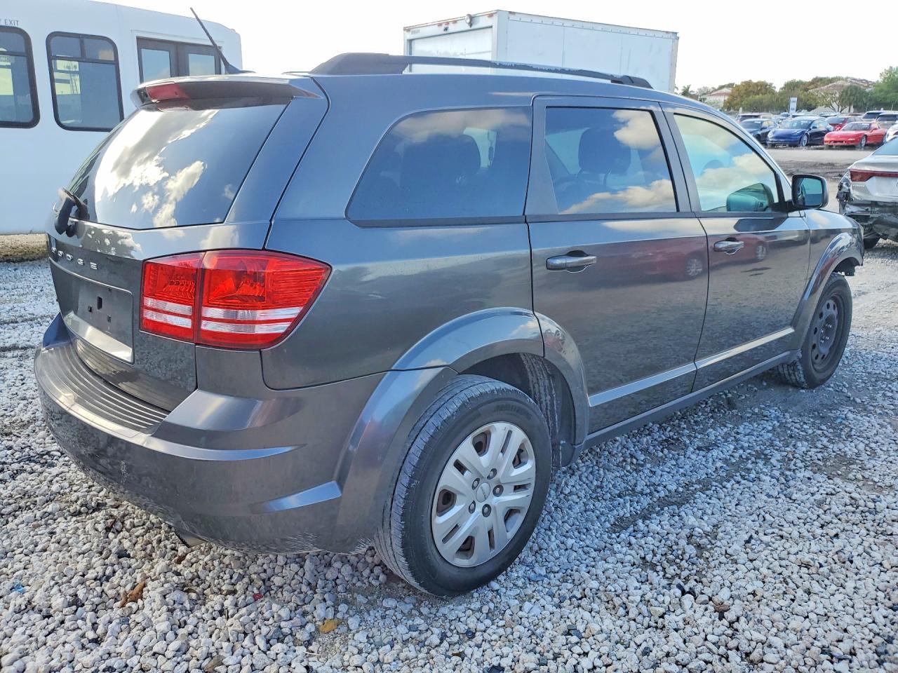 2017 Dodge Journey Se - Image 3