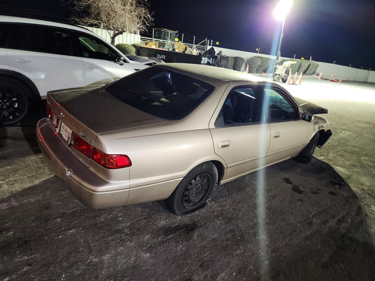 2001 Toyota Camry Le - Фото 3