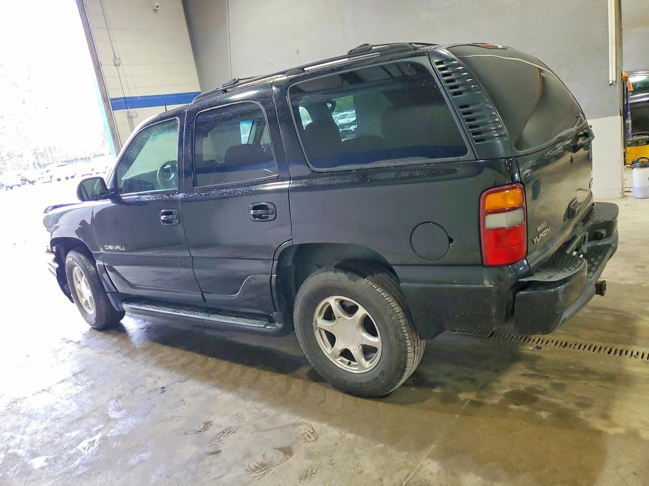 2003 GMC Yukon Denali - Image 2