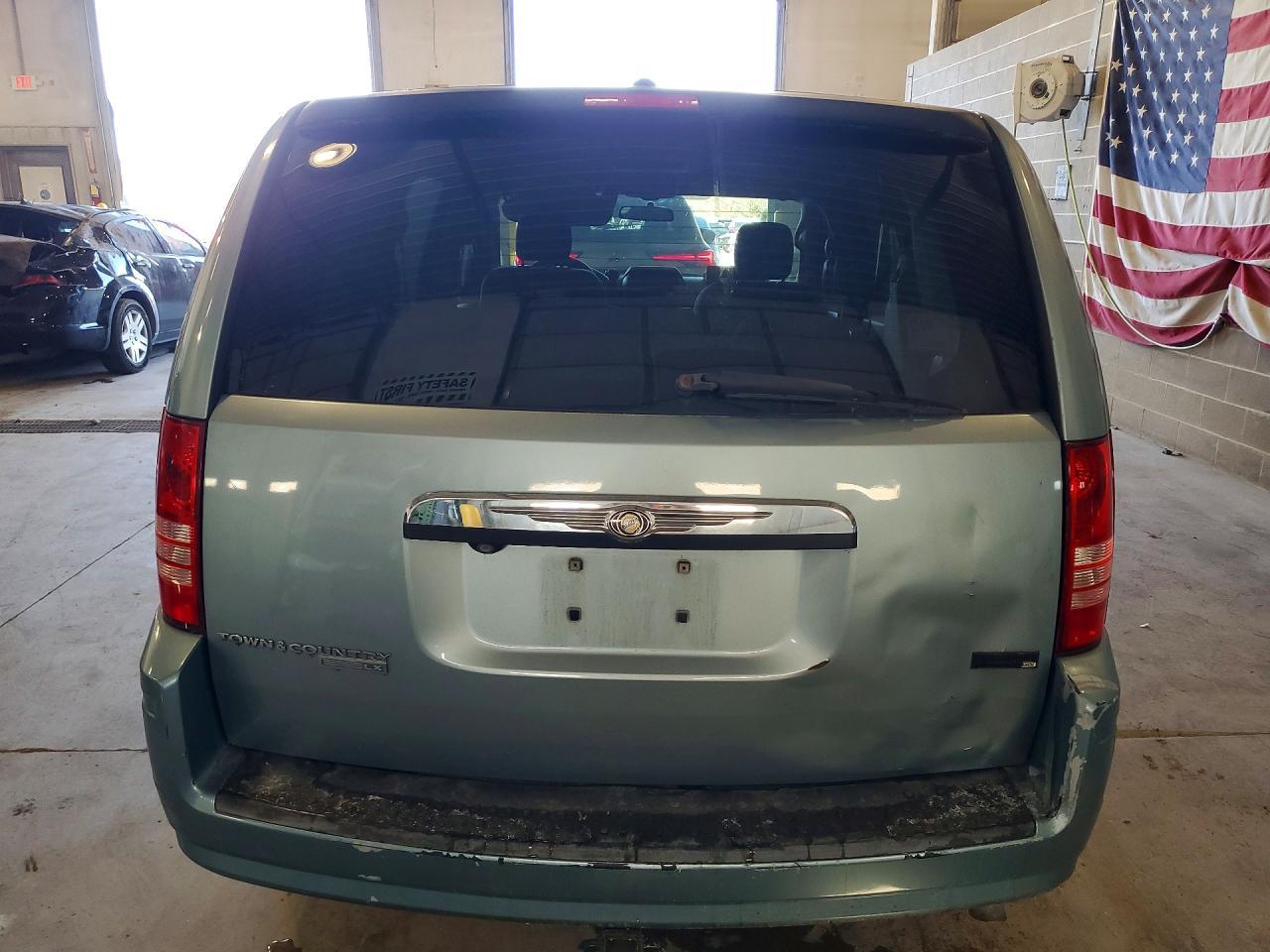 2008 Chrysler Town & Country Lx - Фото 6
