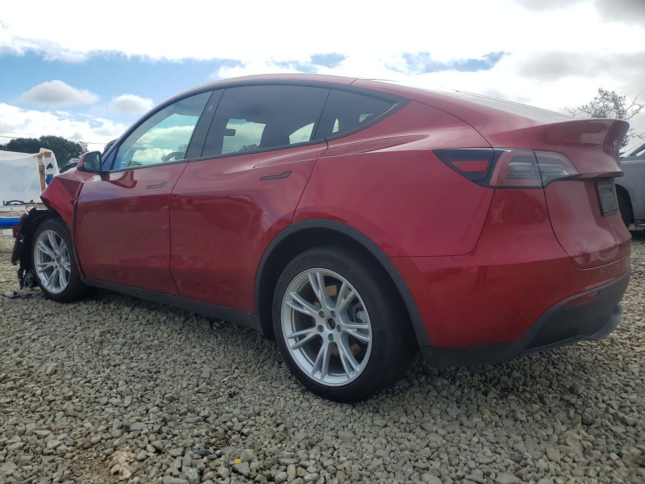 2024 Tesla Model Y - Фото 2