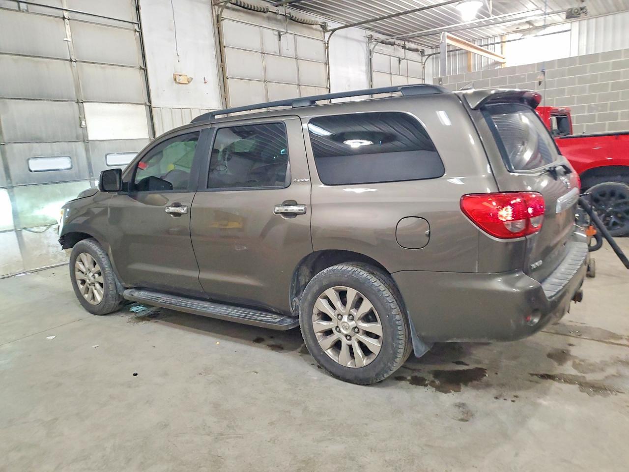 2010 Toyota Sequoia Platinum - Image 2