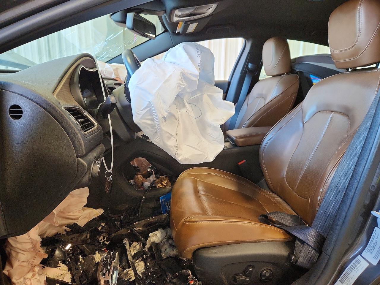 2015 Chrysler 200 C - Image 7