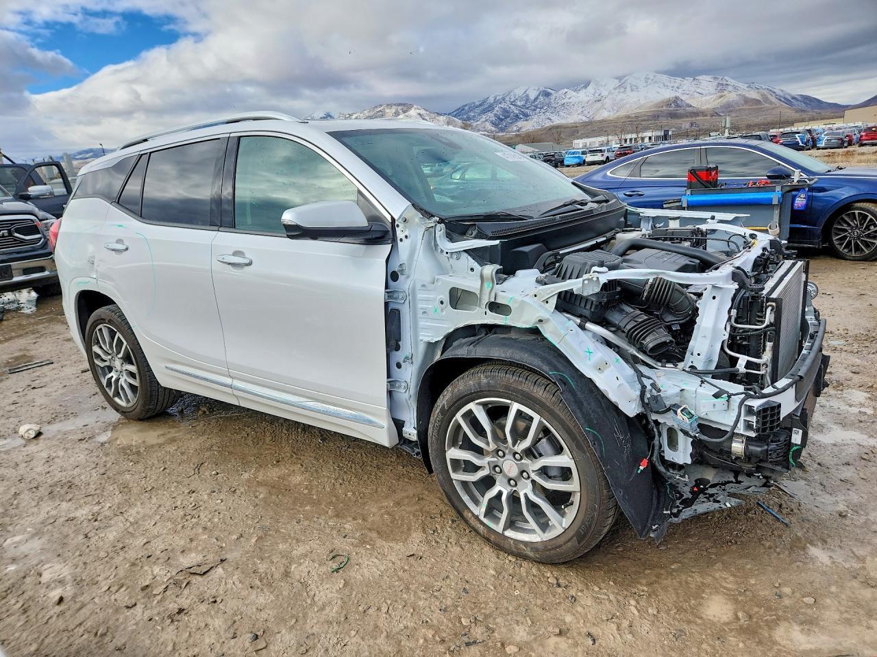 2024 GMC Terrain Denali - Image 4