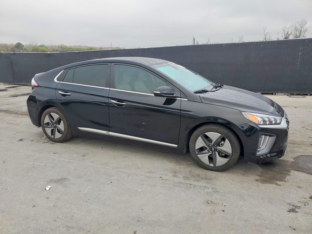 2022 Hyundai Ioniq Hybrid Limited - Image 4