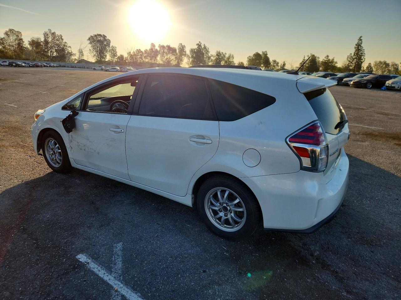 2017 Toyota Prius V Three - Фото 2