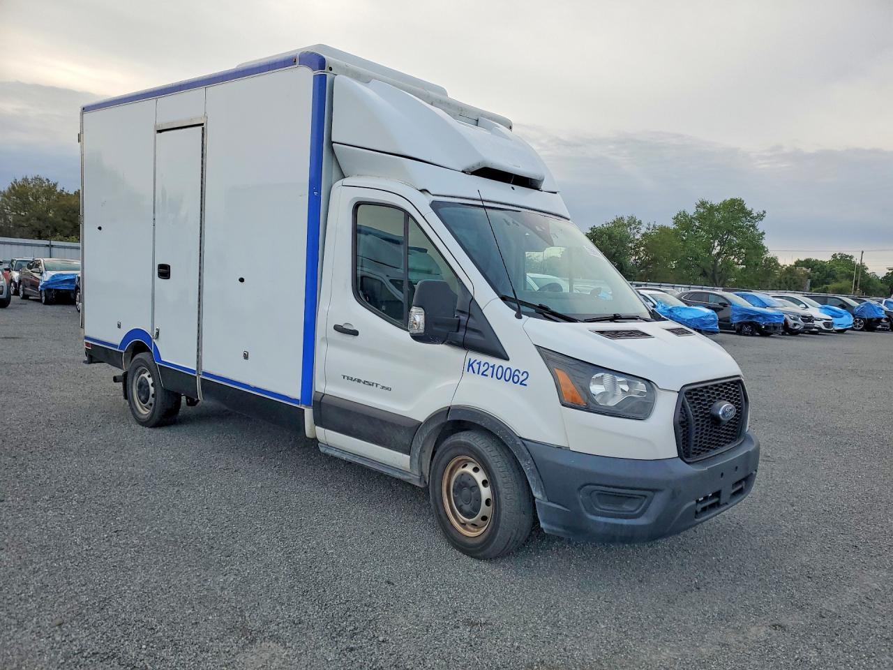 2020 Ford Transit Delivery Truck - Фото 4