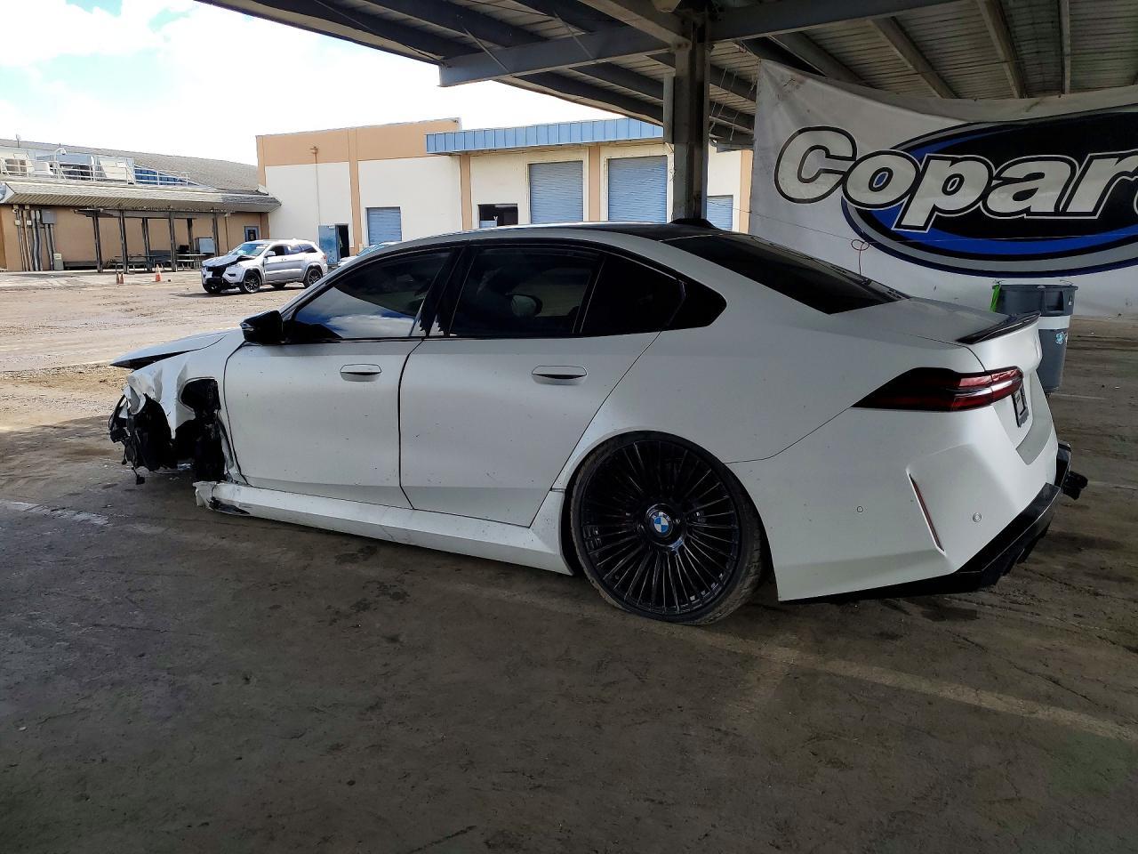 2025 BMW M5 - Image 2