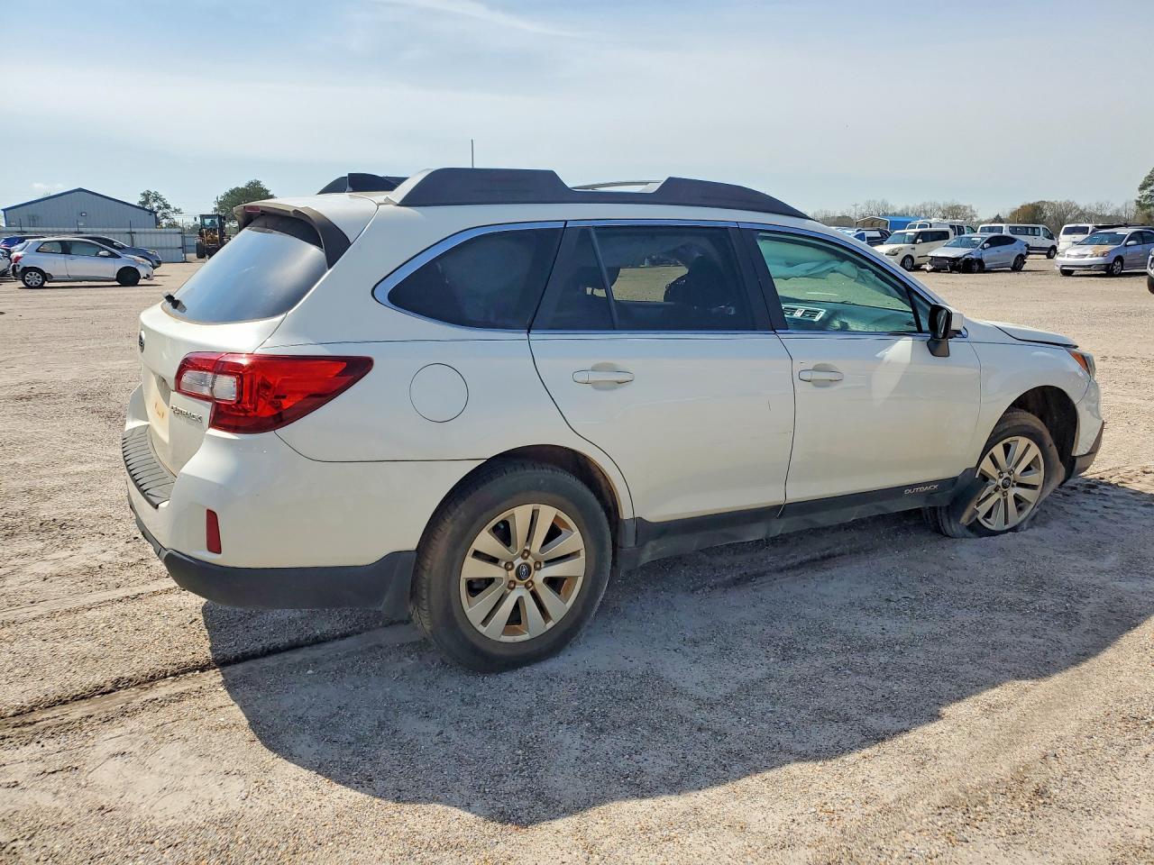 2016 Subaru Outback 2.5I Premium - Image 3