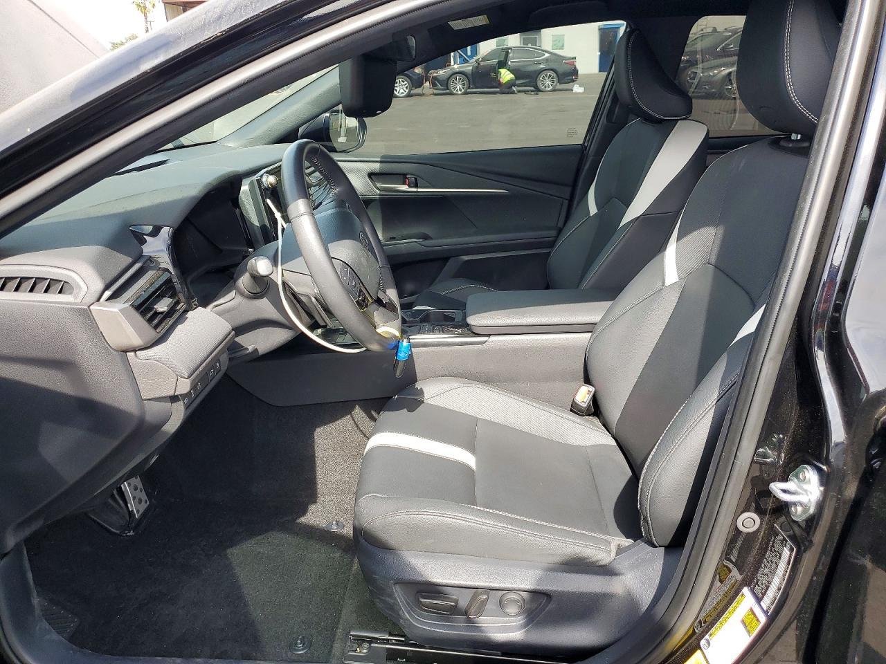 2025 Toyota Camry Se - Фото 7
