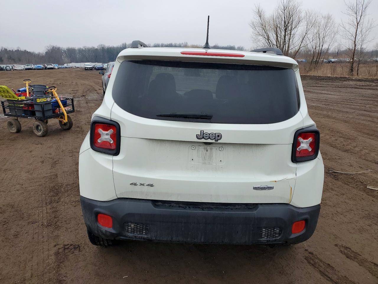 2017 Jeep Renegade Latitude - Image 6