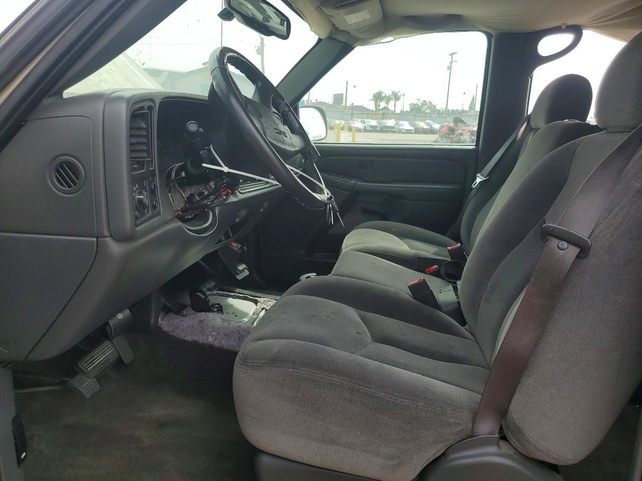 2005 GMC New Sierra C1500 - Image 7