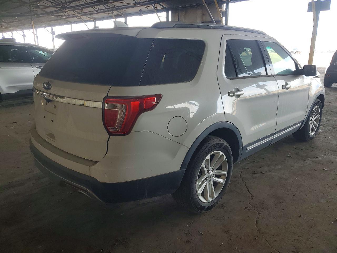 2016 Ford Explorer Xlt - Image 3