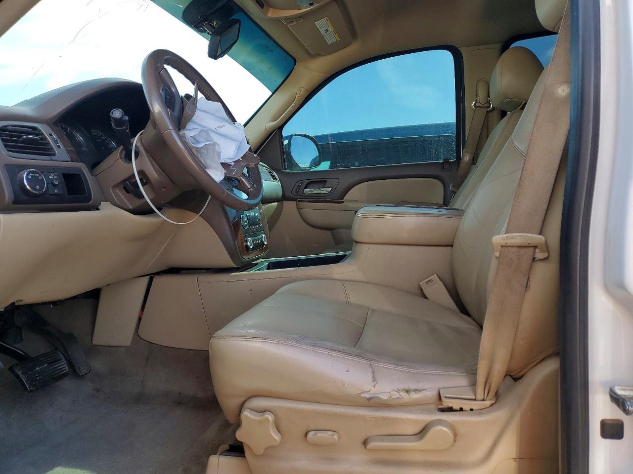 2012 Chevrolet Suburban C1500 Lt - Image 7