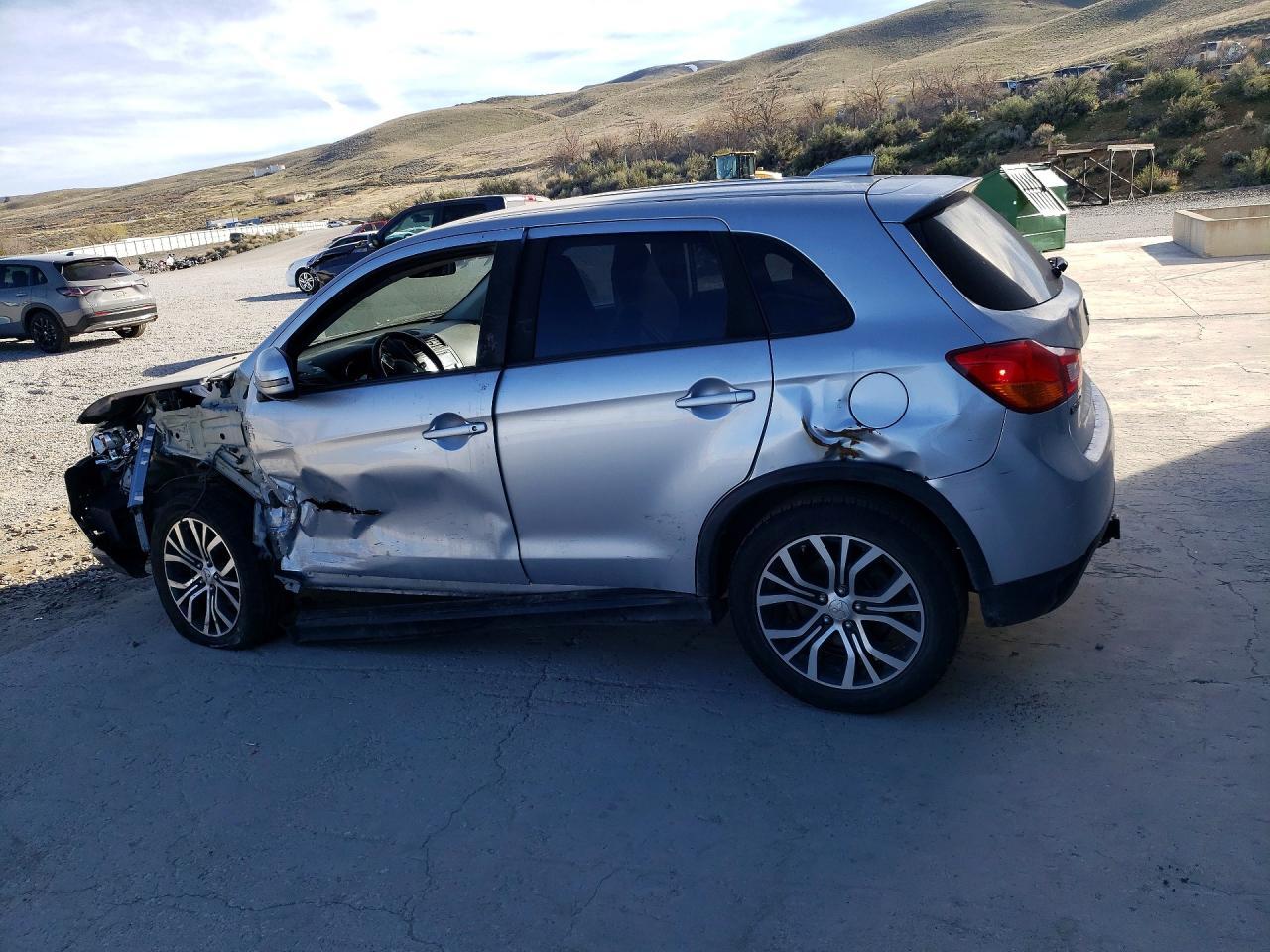 2017 Mitsubishi Outlander Sport Es - Image 2