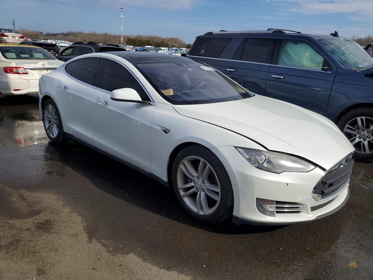 2015 Tesla Model S 85D - Image 4
