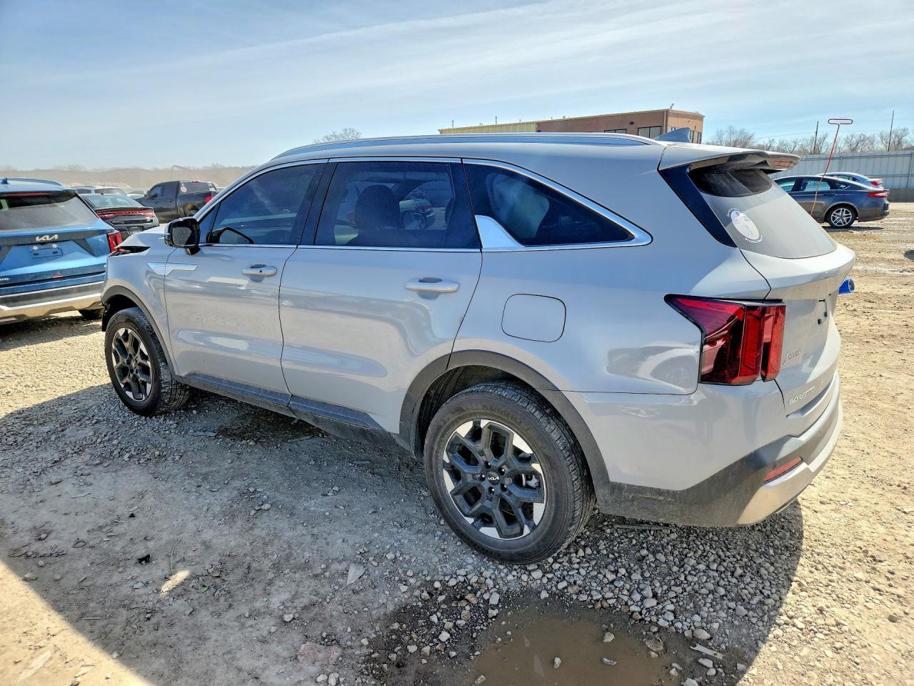 2025 Kia Sorento S - Фото 2