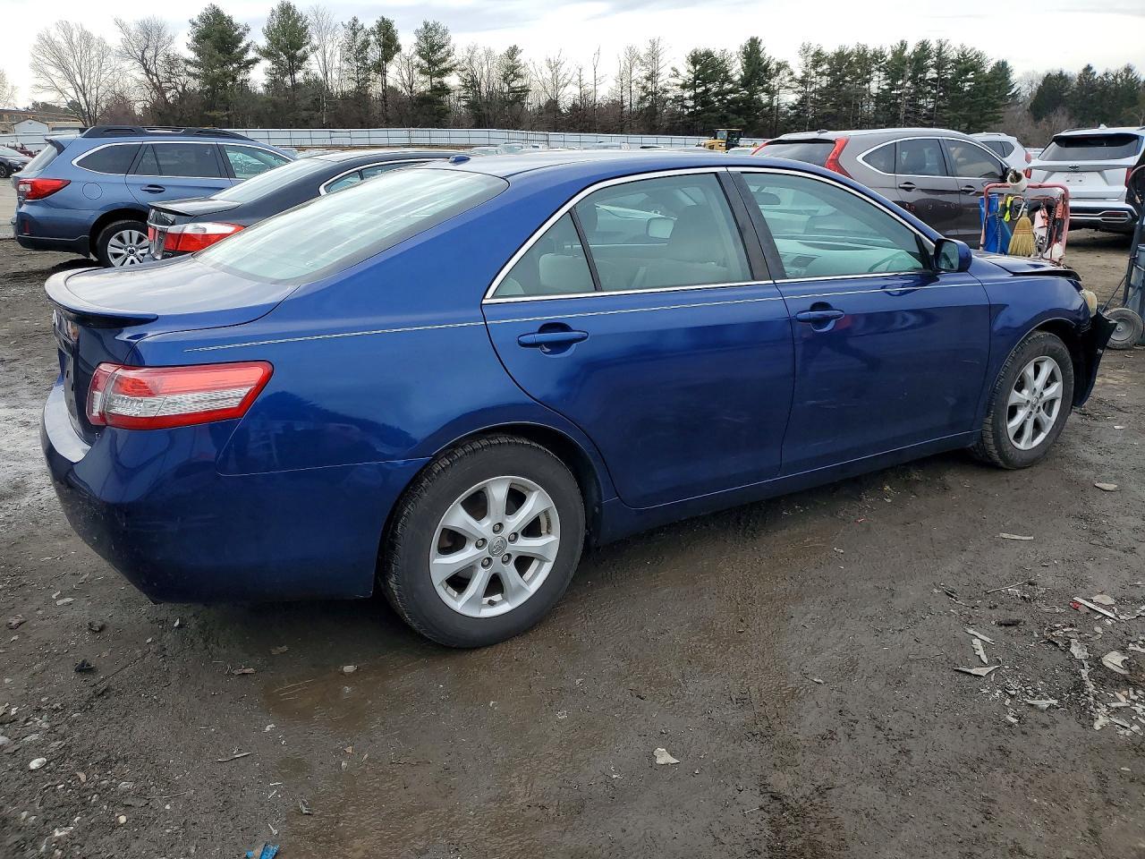 2010 Toyota Camry Le - Image 3