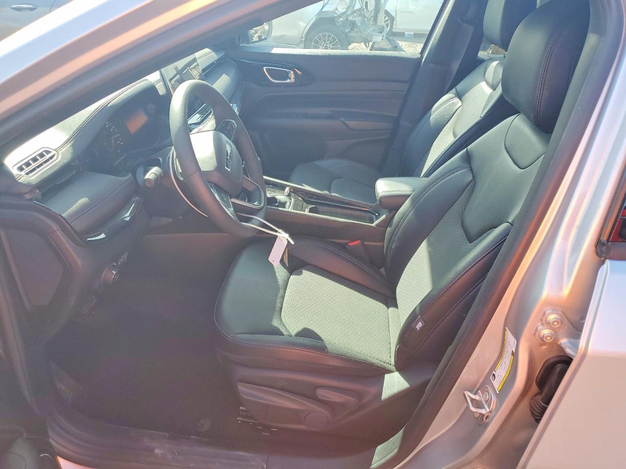2025 Jeep Compass Latitude - Image 7
