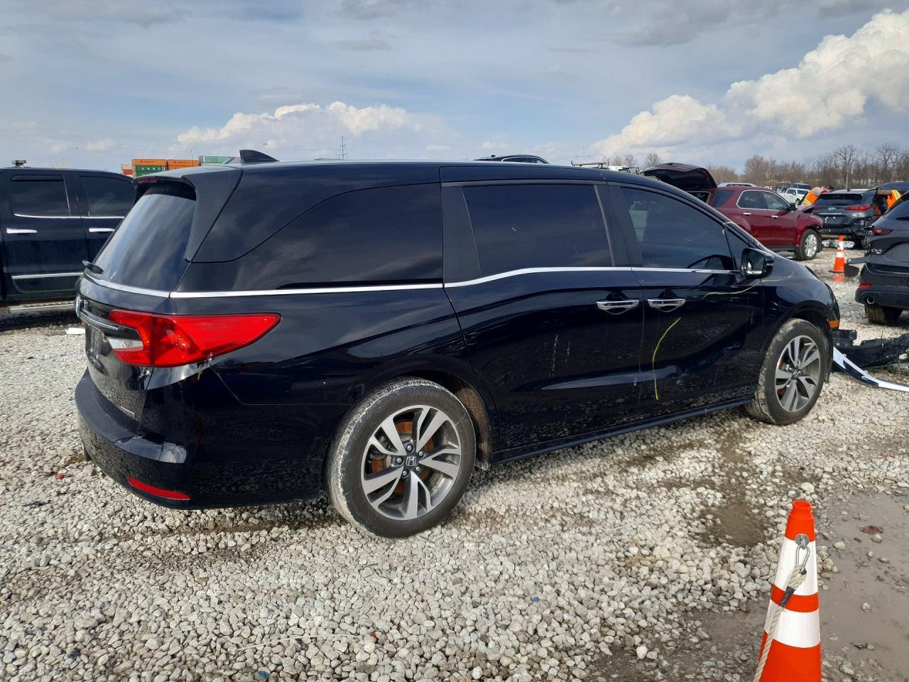 2022 Honda Odyssey Touring - Фото 3