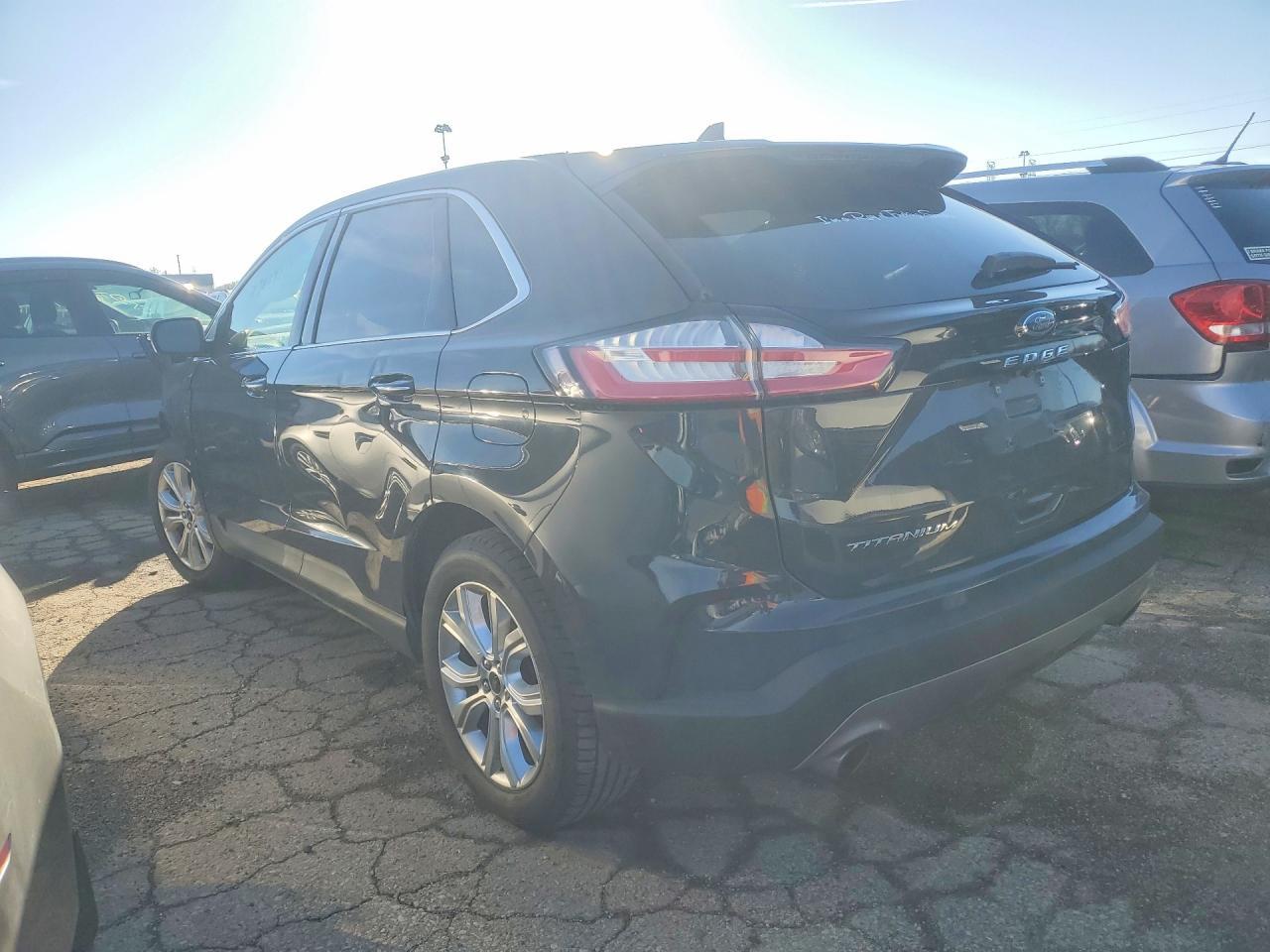 2021 Ford Edge Titanium - Фото 2