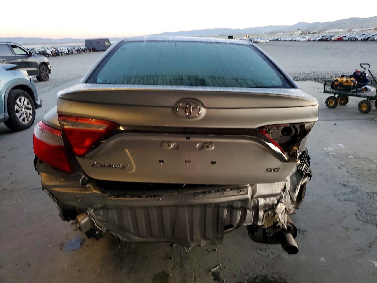 2017 Toyota Camry Se - Фото 6